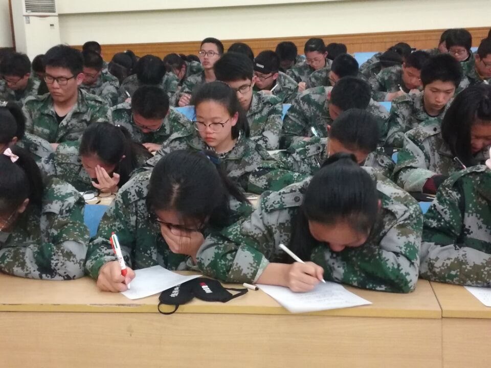 高一（11）班_欲作家书意万重_作罢不忍封