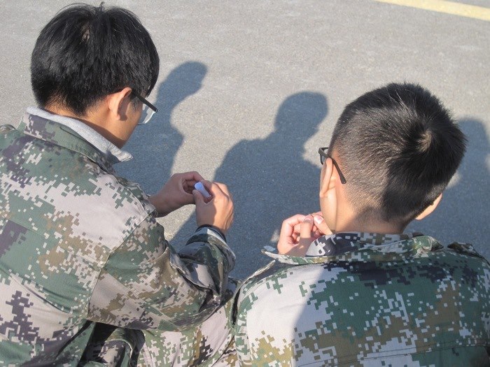 高一创4班：我们永远是父母眼中长不大的孩子