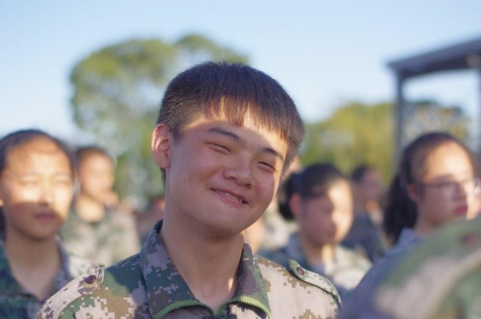 高一八班{阳光下的笑脸}