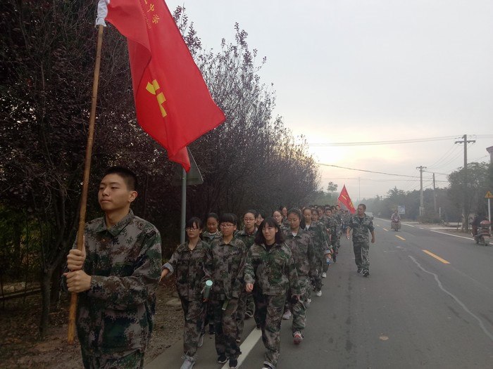 高一（1）班_野外拉练
