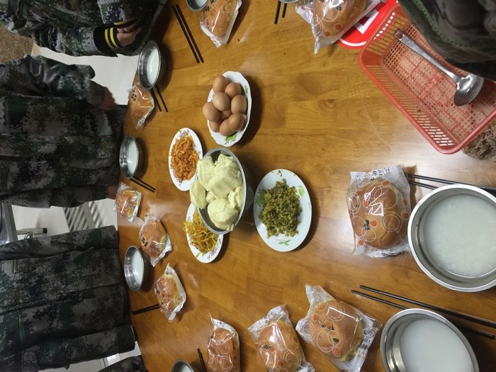 高一（10）班_【人是铁饭是钢】