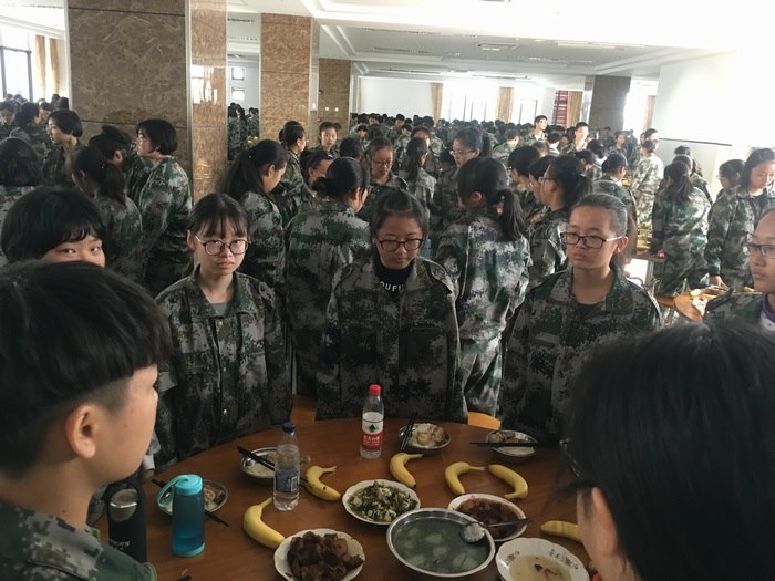 高一八班{香喷喷的午餐}