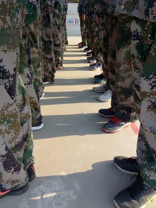 高一（1）班_军姿飒爽