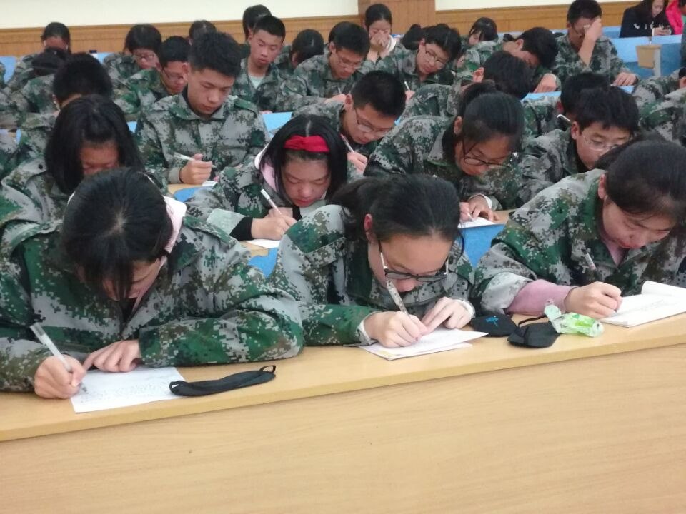 高一（11）班_欲作家书意万重_作罢不忍封