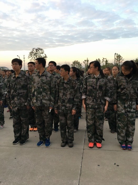 高一八班：洗完澡迎接晚霞！