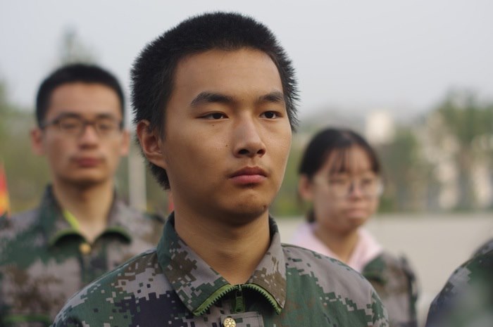 高一八班{瞧~他们严肃的脸}