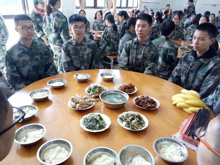 军训第一餐and节粮教育