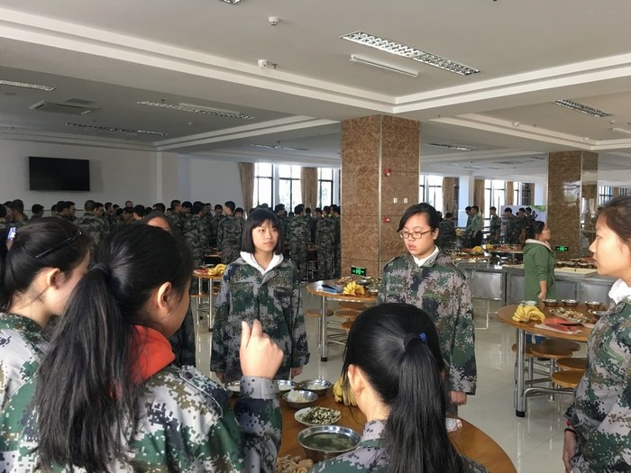 高一八班：初来乍到
