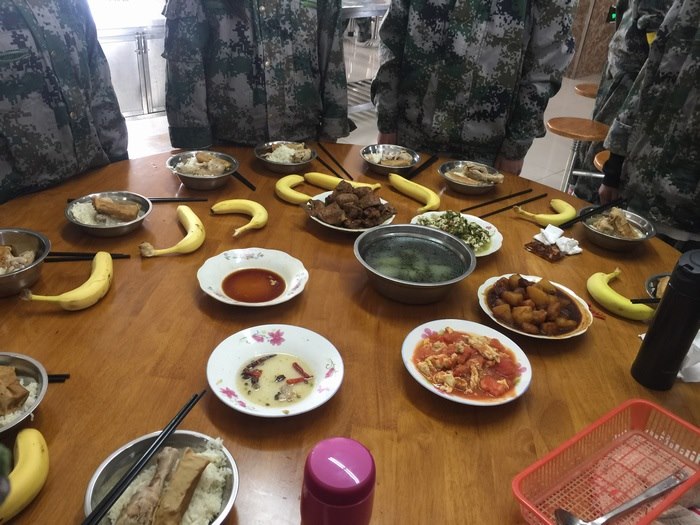 高一（10）班_【人是铁饭是钢】