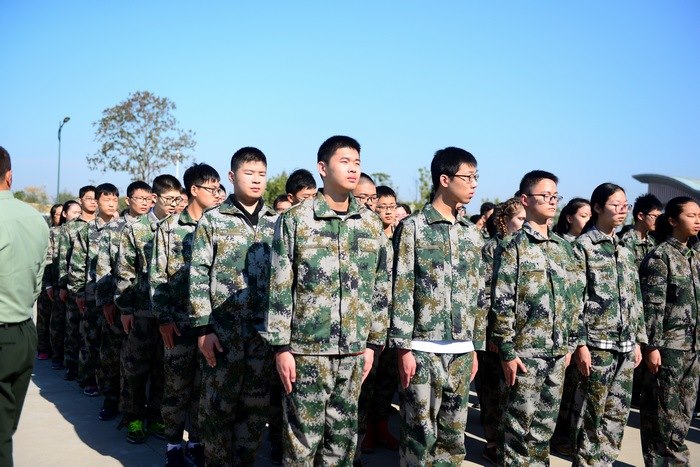 军号已经吹响，梦想扬帆起航——我校举行2017级高一新生军训开营仪式