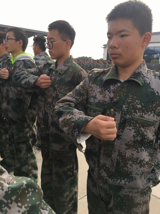 高一八班{小军人的个人写真}