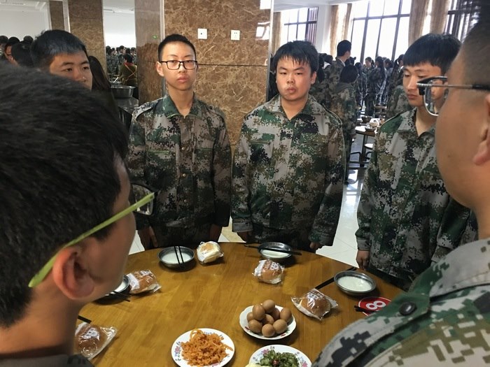 高一八班{珍惜每一粒粮食}