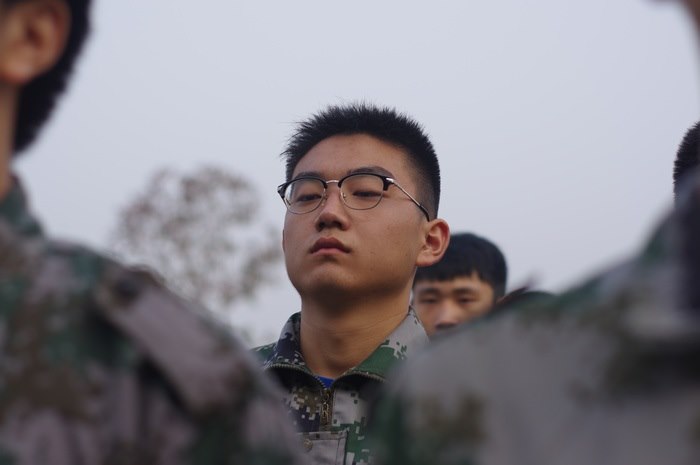 高一八班{瞧~他们严肃的脸}