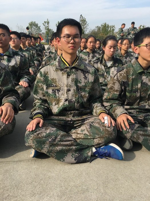 高一八班{小军人的个人写真}