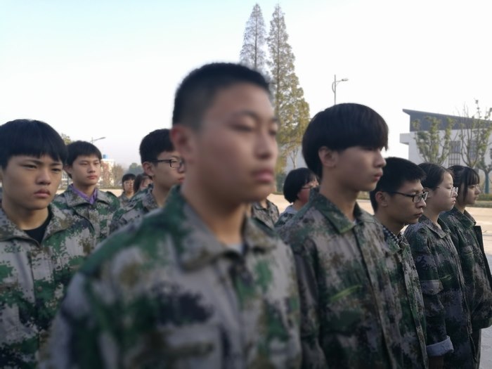 高一（12）班_稍息_立正_齐步走