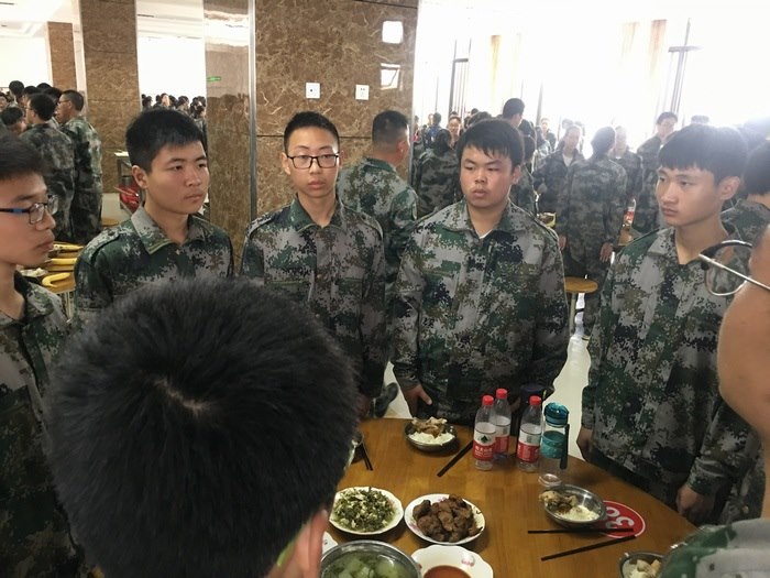 高一八班{香喷喷的午餐}