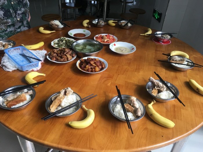 高一八班{香喷喷的午餐}