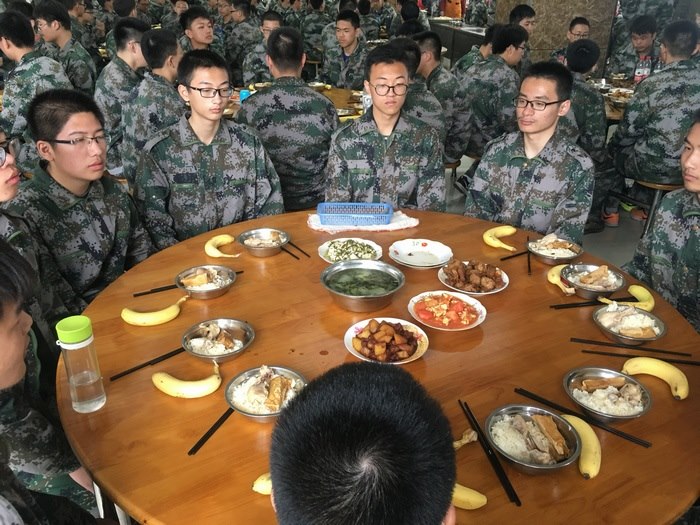 高一八班{香喷喷的午餐}