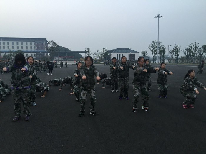 高一创4班：小太阳们的清晨