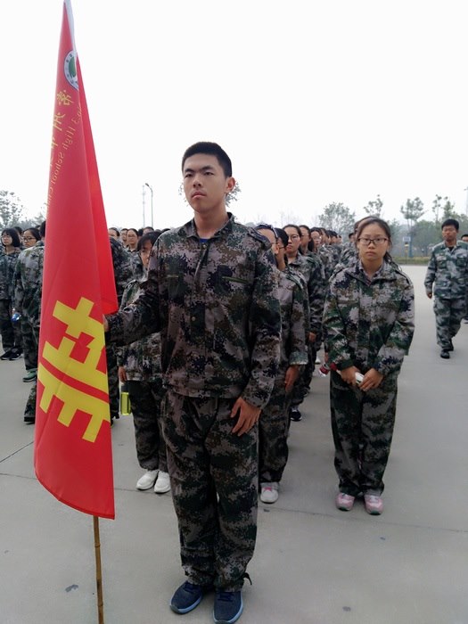 高一七班{今天我们去拉练！}
