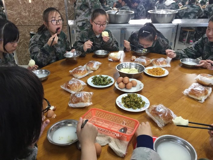 高一（10）班_【香喷喷的早饭】