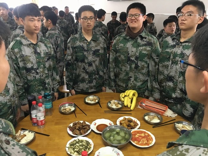 高一八班{香喷喷的午餐}