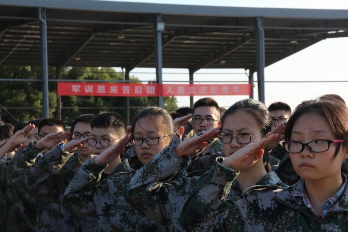 高一七班：又一波军姿来袭
