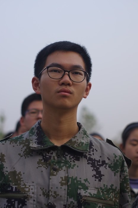 高一八班{瞧~他们严肃的脸}