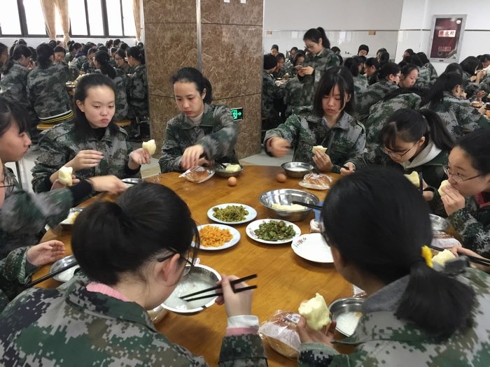 高一（10）班_【人是铁饭是钢】