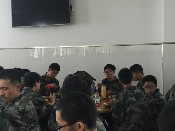 高一（10）班_【人是铁饭是钢】