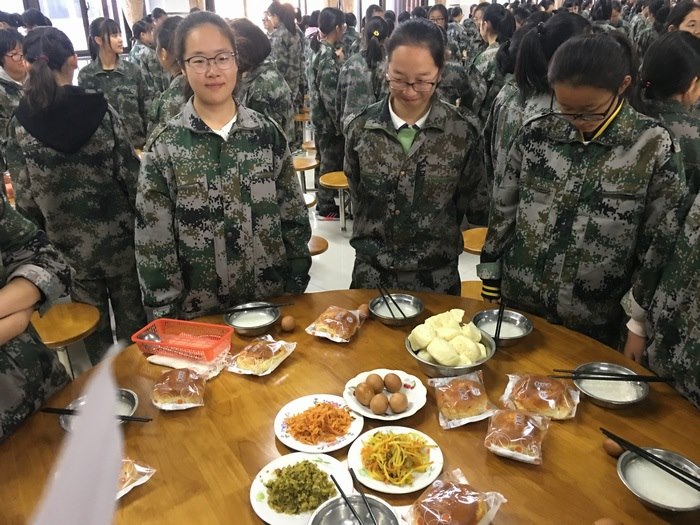高一八班{今天的早餐好丰盛}
