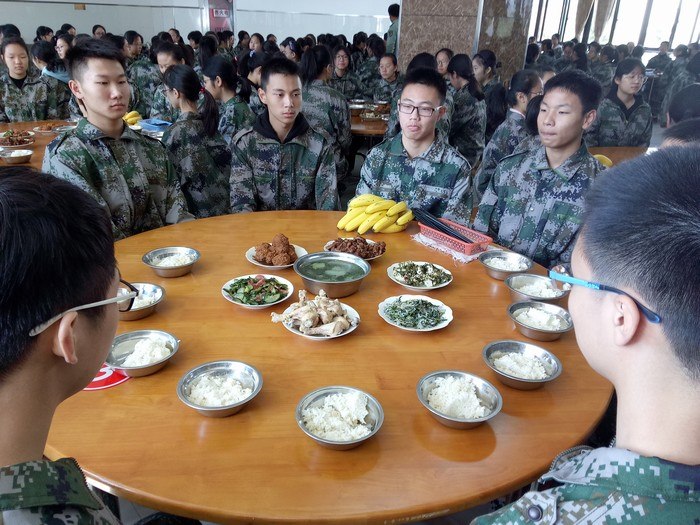 军训第一餐and节粮教育