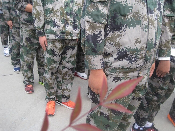 高一创4班：只看鞋，能找出自己的娃吗~