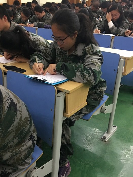 高一八班{爸爸妈妈，我爱你们！}