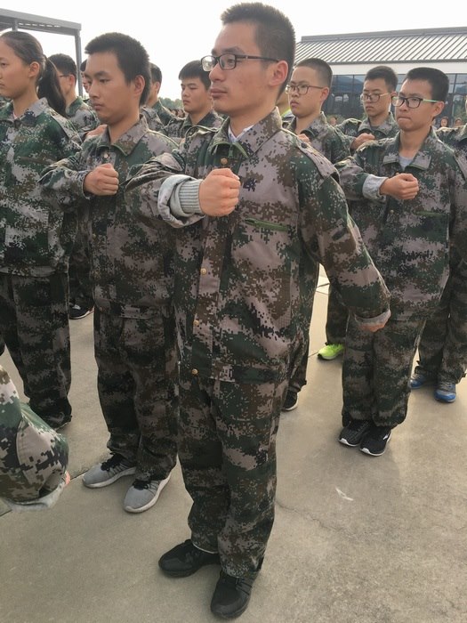 高一八班{小军人的个人写真}