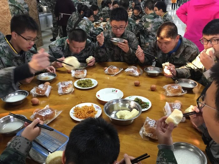 高一（10）班_【人是铁饭是钢】