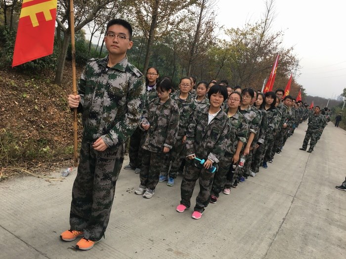 高一八班{路在脚下～徒步开始啦！}