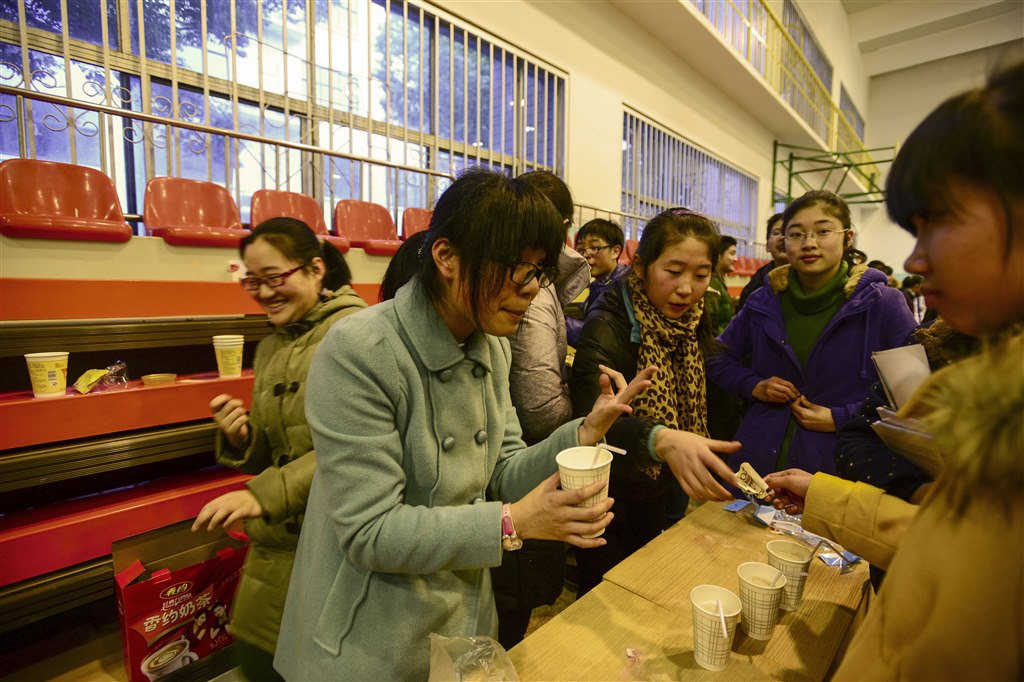 别样的开学典礼：感恩在行动(记常州三中新学期开学典礼暨“感恩在行动”爱心拍卖义卖活动)