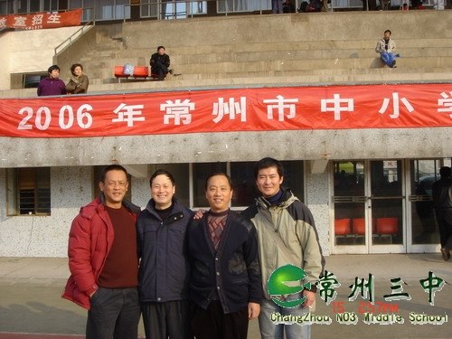 校领导到场关心