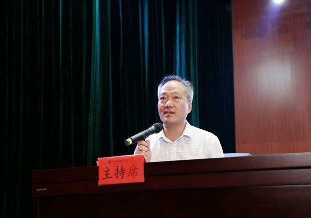 裴志军主持.jpg