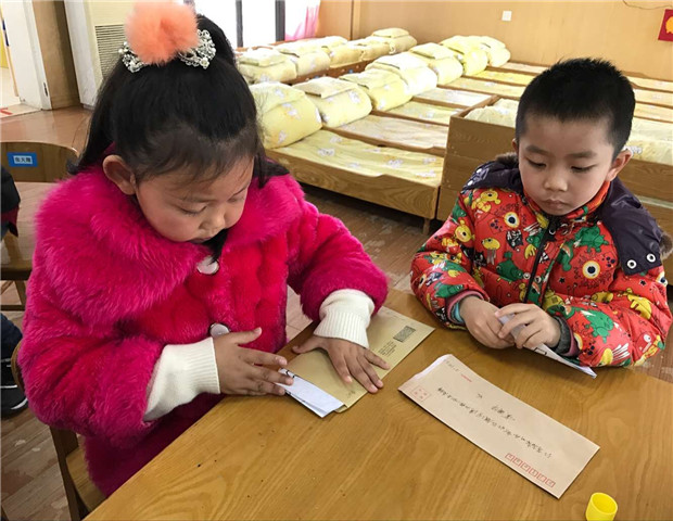 2017.3.8龙幼 龙幼乐享节日之：乐享“三八”，让爱洒满校园6.jpg