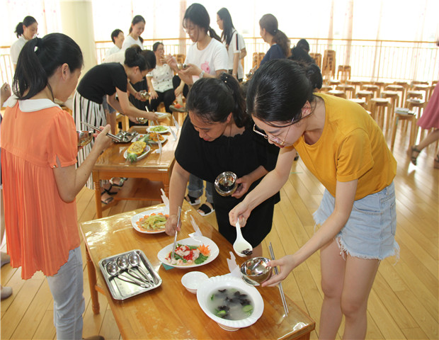 2018.6.27 龙幼后勤管理之九：美食美味手中现，品形品色品童年3.jpg