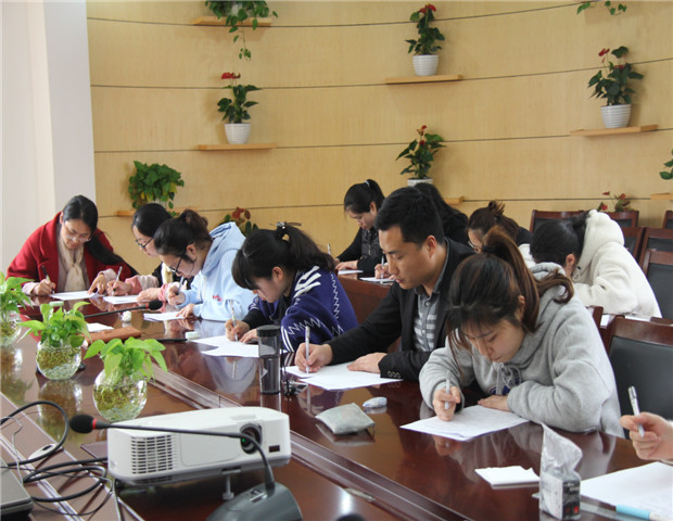 龙幼教师成长之四：扎实理论 赛出梦想1.jpg