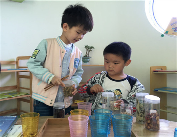 2017.5.5龙幼 龙幼 嬉夏季：职业体验，感受劳动的快乐1.jpg