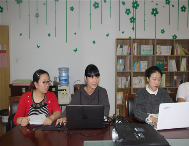 2017.10.11 龙幼教师成长之五：以研促教求发展 团结协作共提高3.jpg