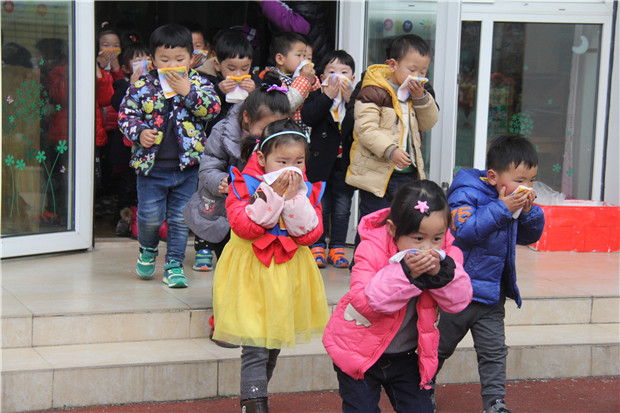 2017.3.16龙幼安全工作之一：消防安全 牢记在心1.jpg