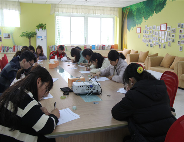 龙幼教师成长之四：扎实理论 赛出梦想2.jpg