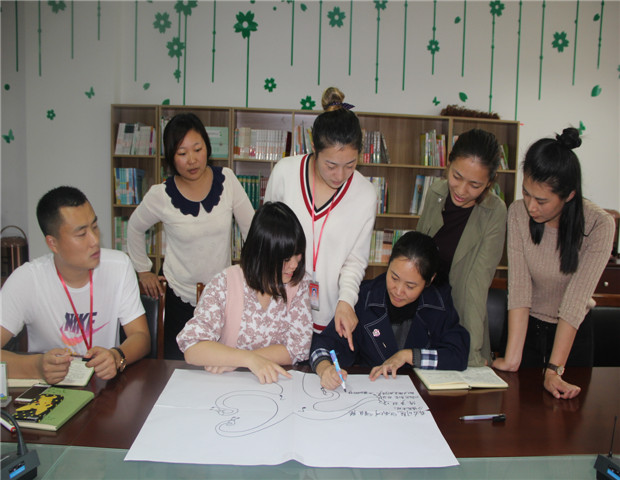 2017.10.11 龙幼教师成长之五：以研促教求发展 团结协作共提高1.jpg