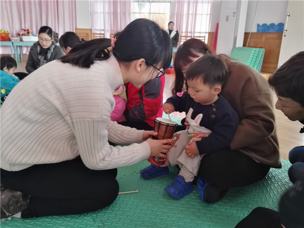 2017.3.4龙贝贝早教园之一：亲子早教乐，感恩庆三八1.jpg