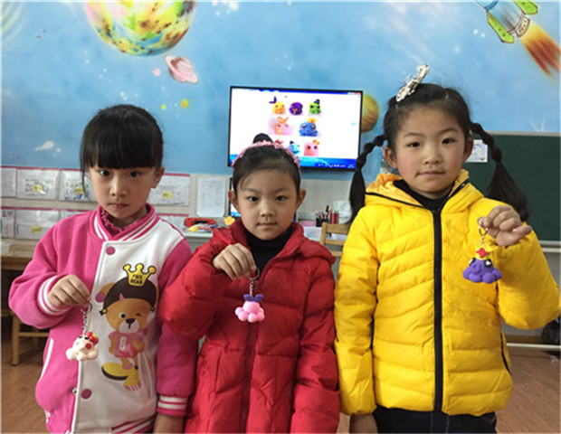 2017.3.8龙幼 龙幼乐享节日之：乐享“三八”，让爱洒满校园1.jpg